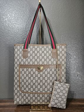 Authentic Gucci Vintage Supreme Plus Canvas Sherryline Shoulder Bag